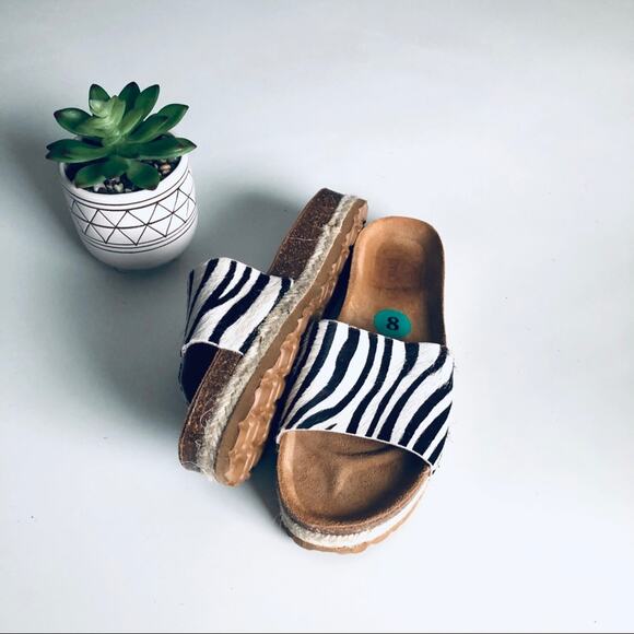 Yokono Women's 8 Calf Hair Animal Print Orthotic Comfort Slide Sandal - Picture 3 of 16